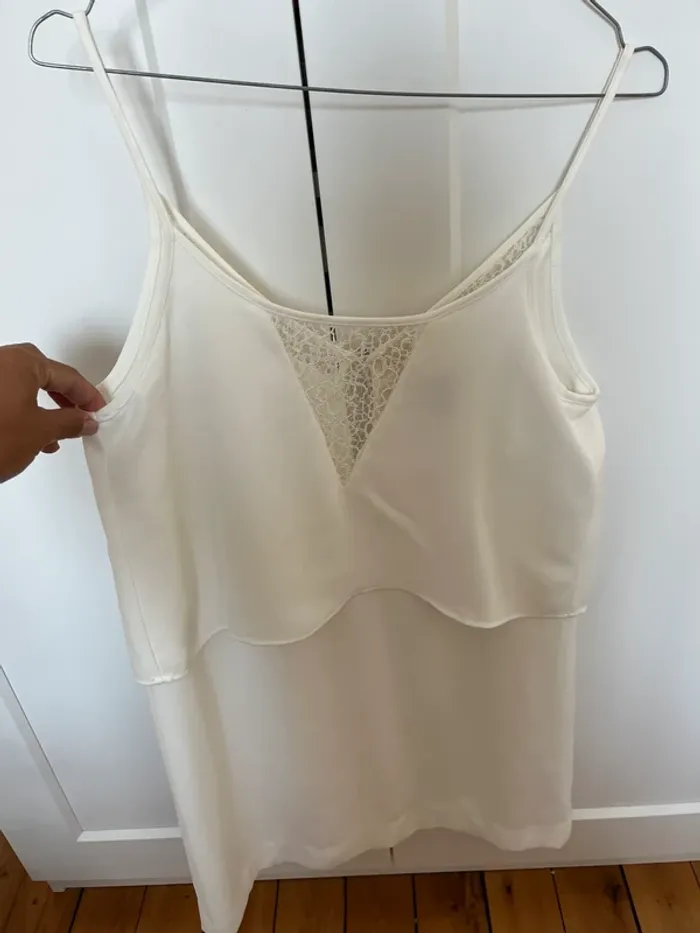Robe blanche Mango neuve avec étiquette détails dentelle
