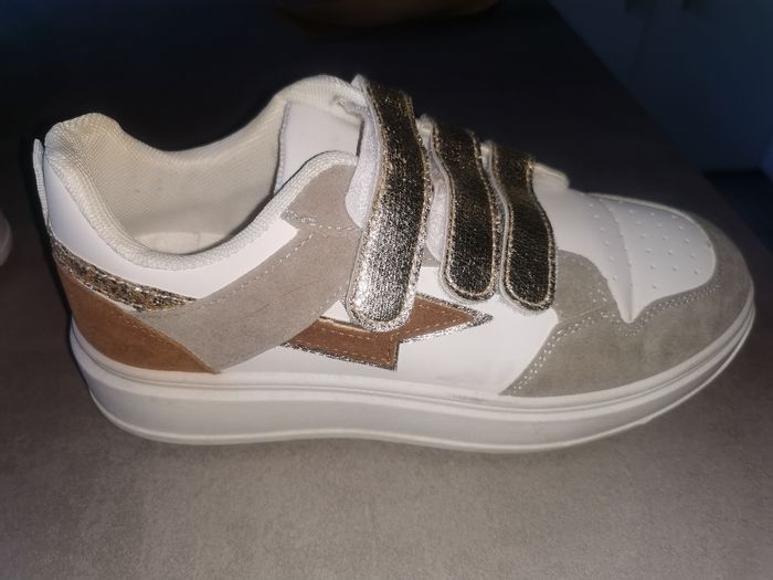 Jolie paire de baskets taille 38 - photo numéro 2