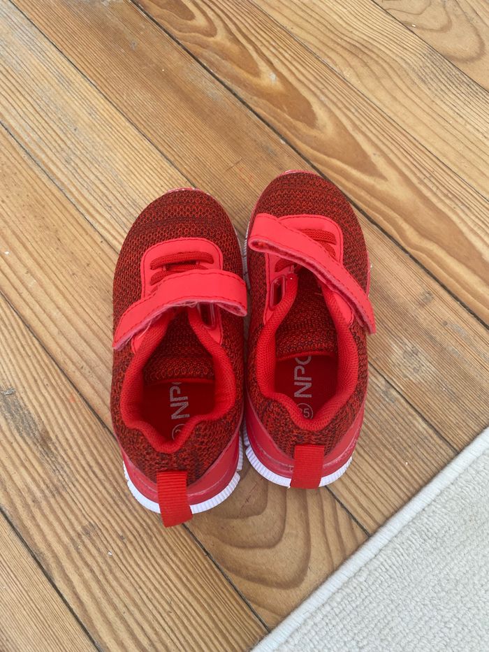 Baskets rouge taille 25 - photo numéro 2