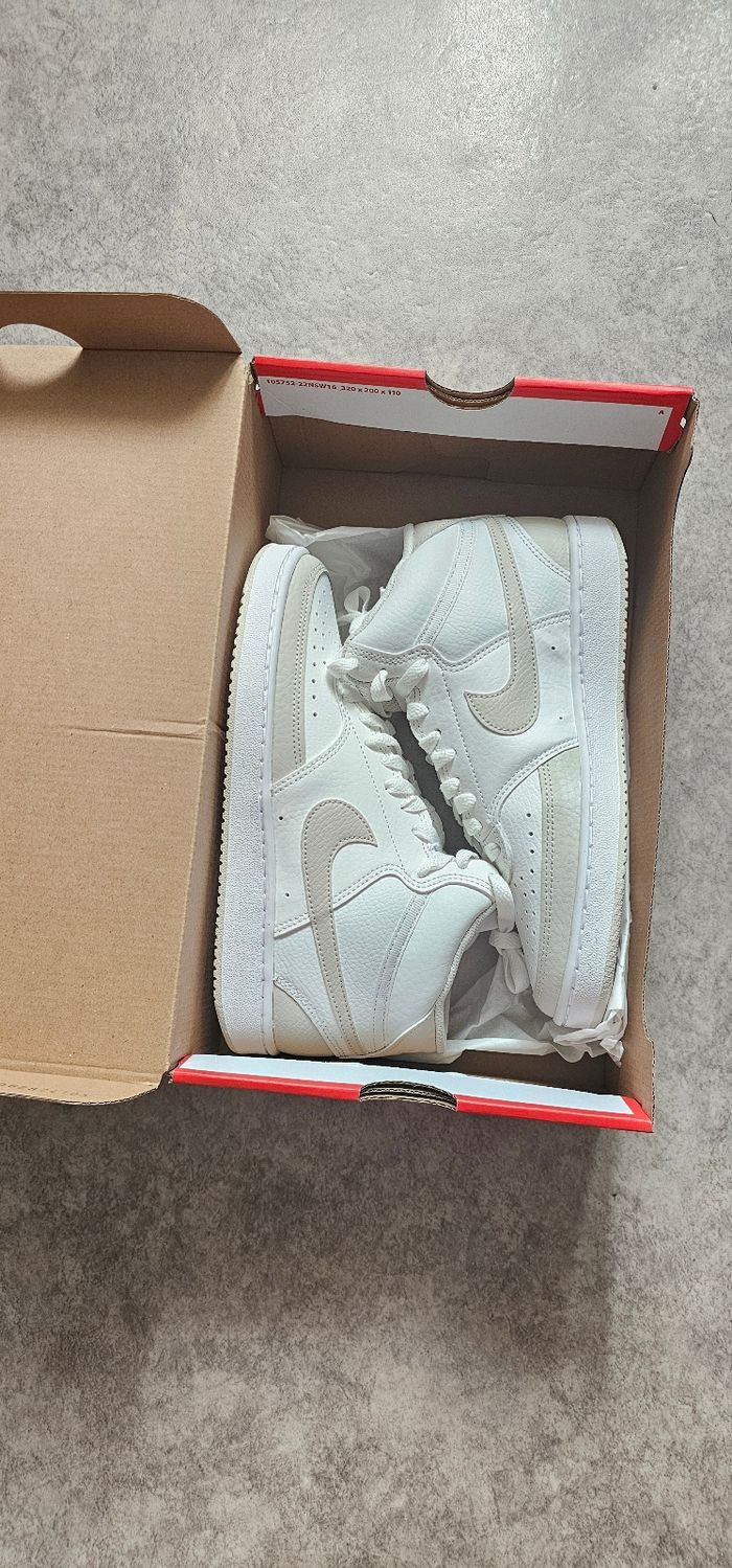 Superbe Basket montantes Nike Neuf - photo numéro 9