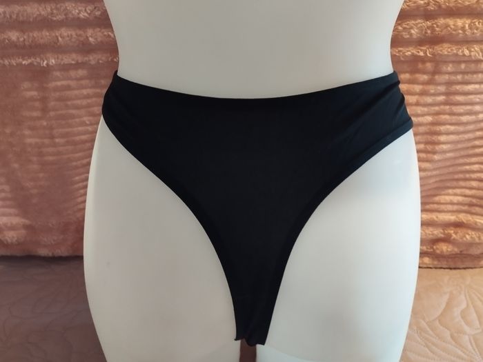 Ensemble sous vêtements noir dentelle - photo numéro 7