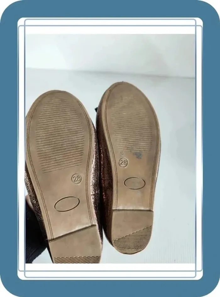 Ballerines vertbaudet rose doré, taille 28,  bon état mais quelques traces d'usures - photo numéro 3