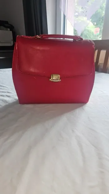 Sac rouge vintage rétro pratique- petit prix