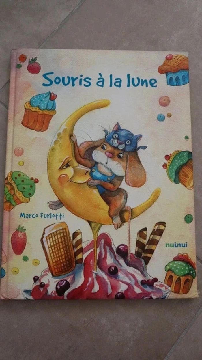 Livre Souris à la lune