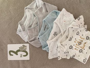 Lot de 5 bodies – 3 mois