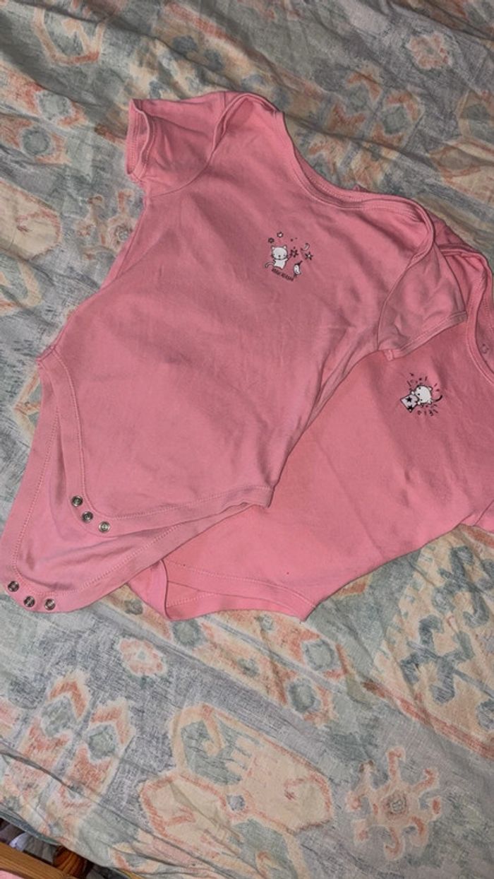 Lots 2 bodies manche courte rose