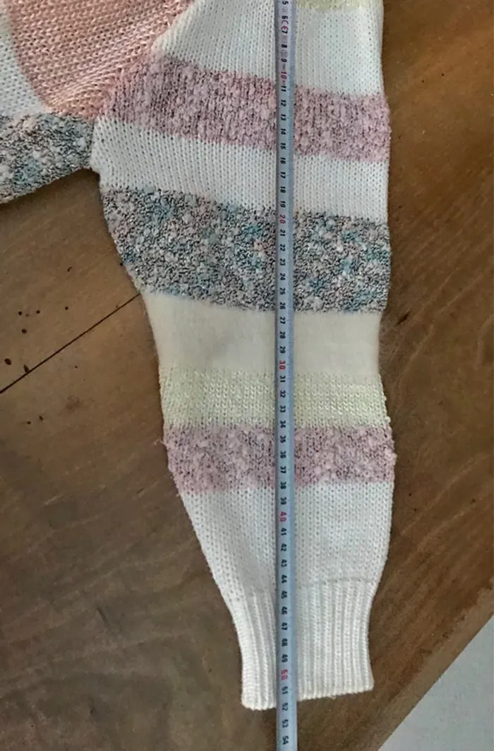 Pull géométrique avec épaulettes pastel blanc rouge doux mi saison vintage années 90 - photo numéro 10