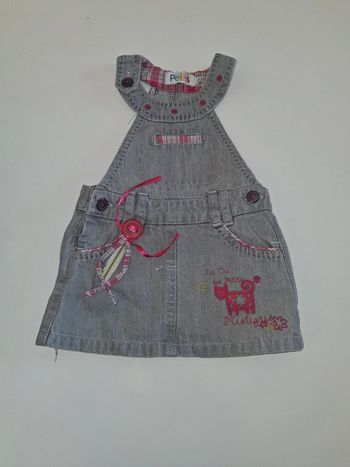 Robe esprit Salopette grise avec des poches et des détails fuschia