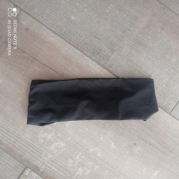 Bandeau noir pour cheveux