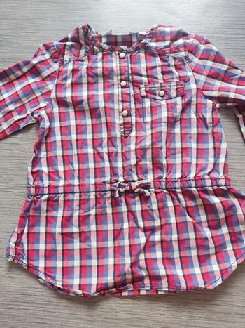 Robe rouge bleu et blanche