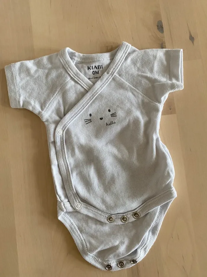 Lot 5 bodys manches courtes - taille 0 mois - photo numéro 3