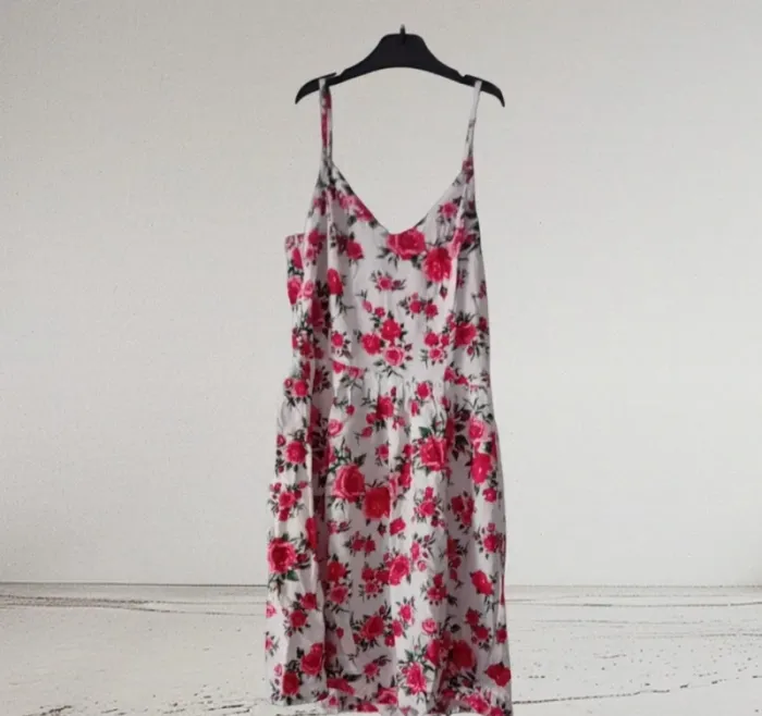 Superbe robe à bretelles légère taille 34 en parfait état