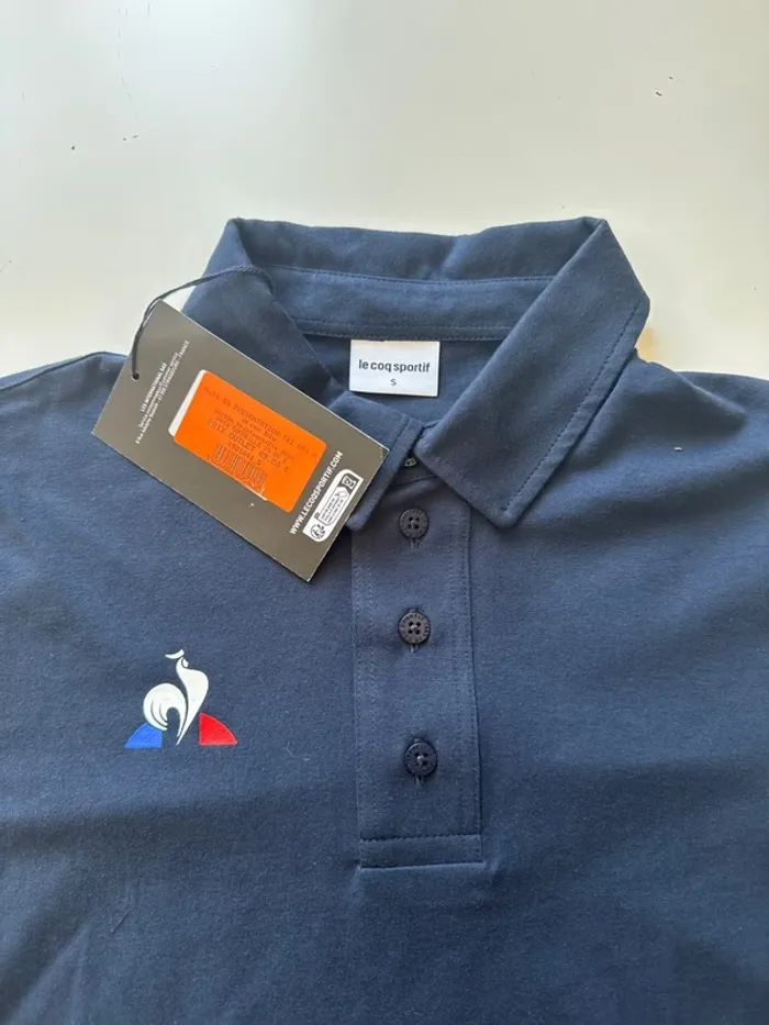 Polo Le Coq Sportif Bleu Marine – Détail Manches Tricolore – Taille S – Neuf - photo numéro 4