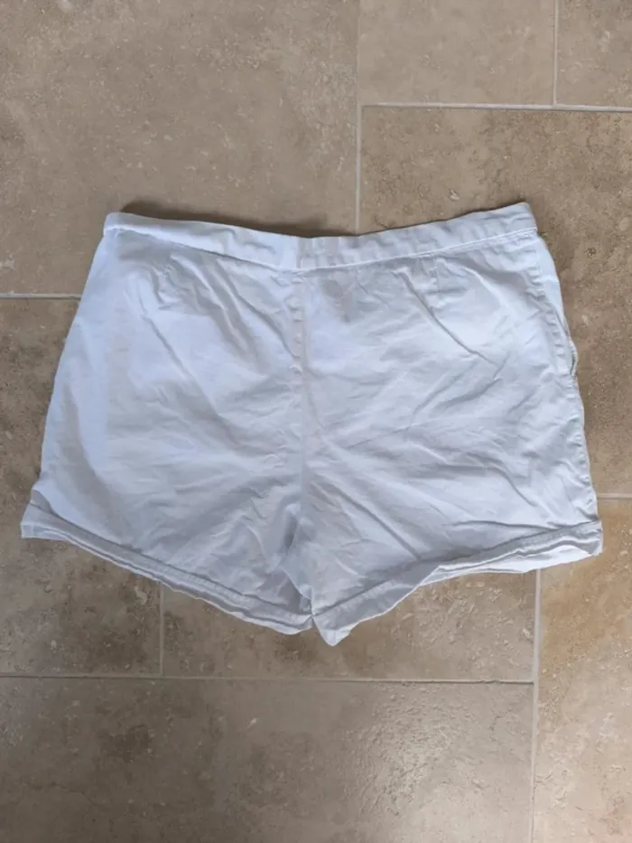Short Lacoste blanc taille 48 logo devant Femme - photo numéro 6
