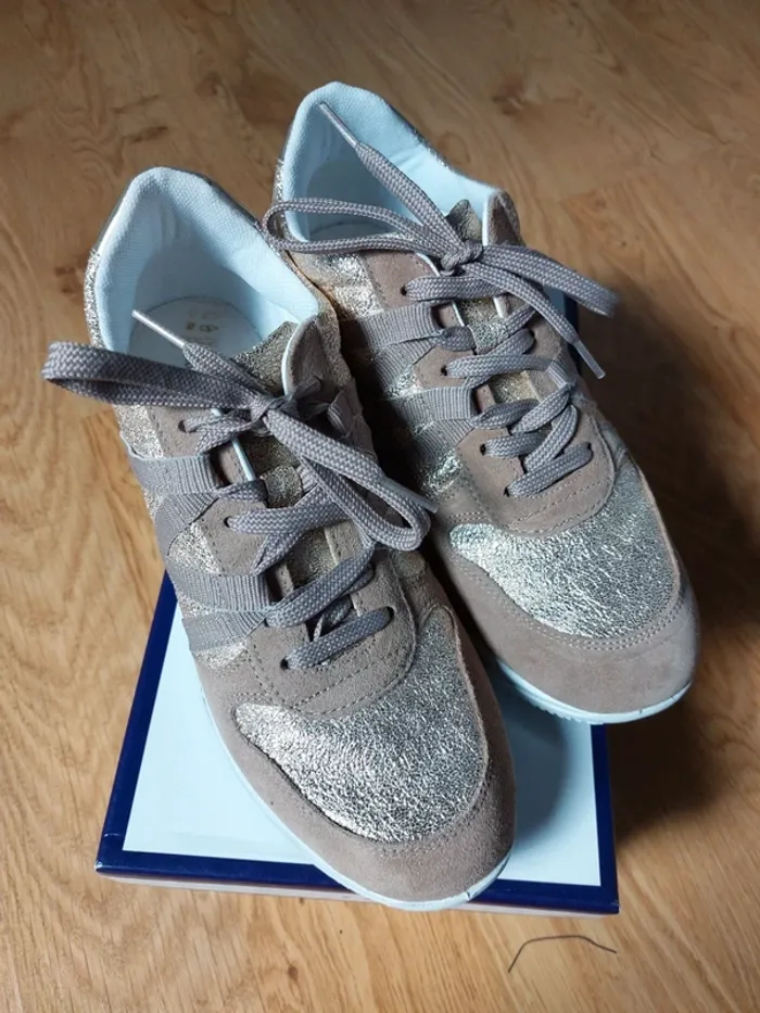 Sneakers suedine et paillettes dorée - photo numéro 2