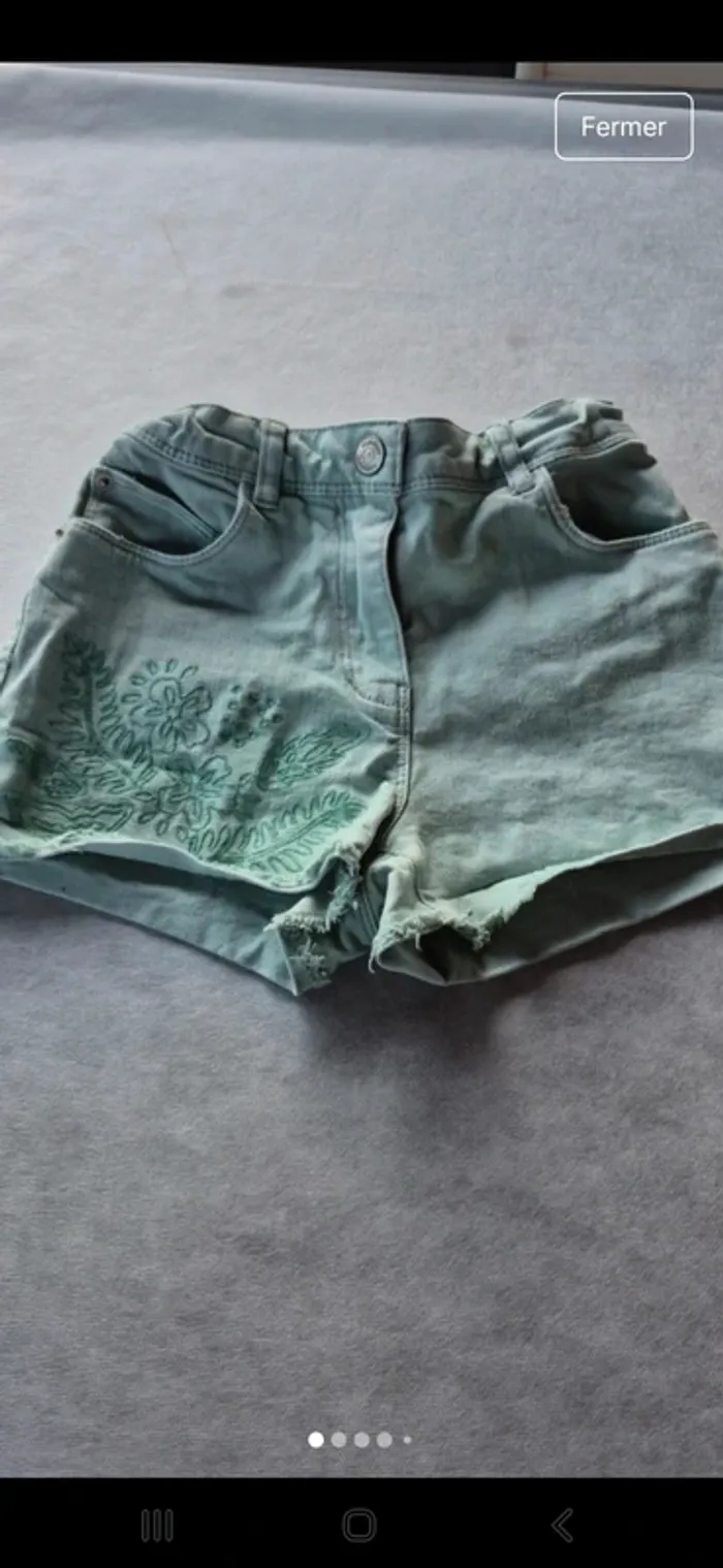 Short fille