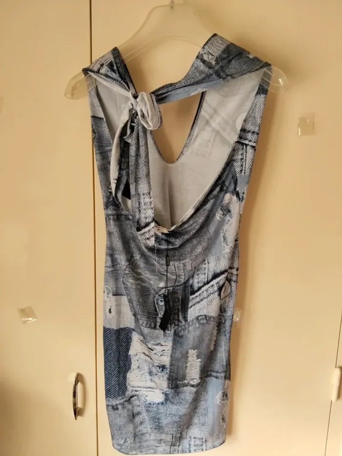 Robe dos nu Courte. Marque Nlyone (A103) - photo numéro 2