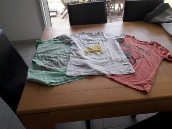 lot de tee-shirt + un en cadeau