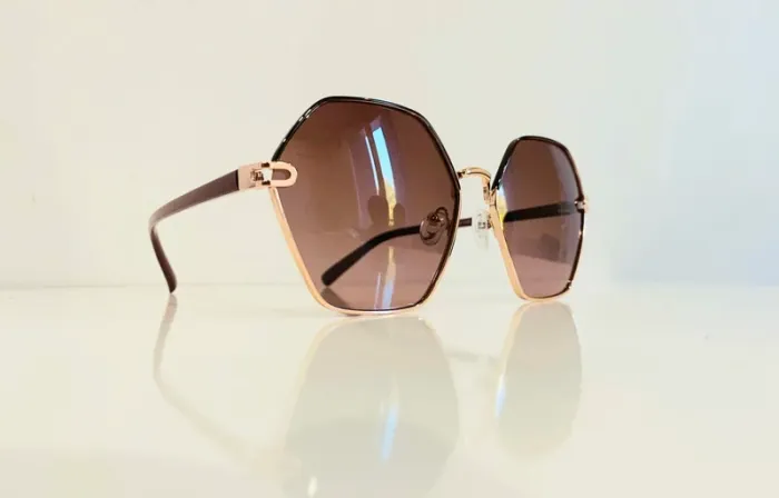 Lunette de soleil femme hexagonale Polarisée bordeaux et dorée uvprotection catégorie 2 - photo numéro 3