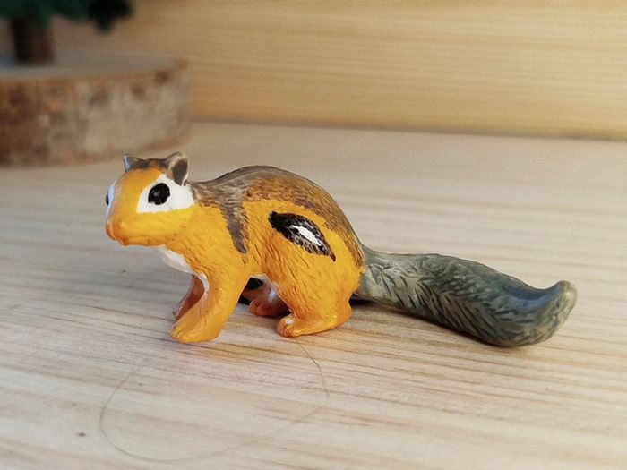Figurine écureuil chipmunk Animal de la forêt - photo numéro 2