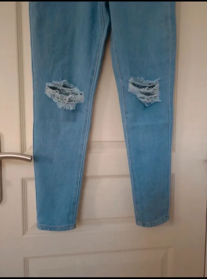 Neuf jean mom troué femme boohoo taille XS/34 - photo numéro 3