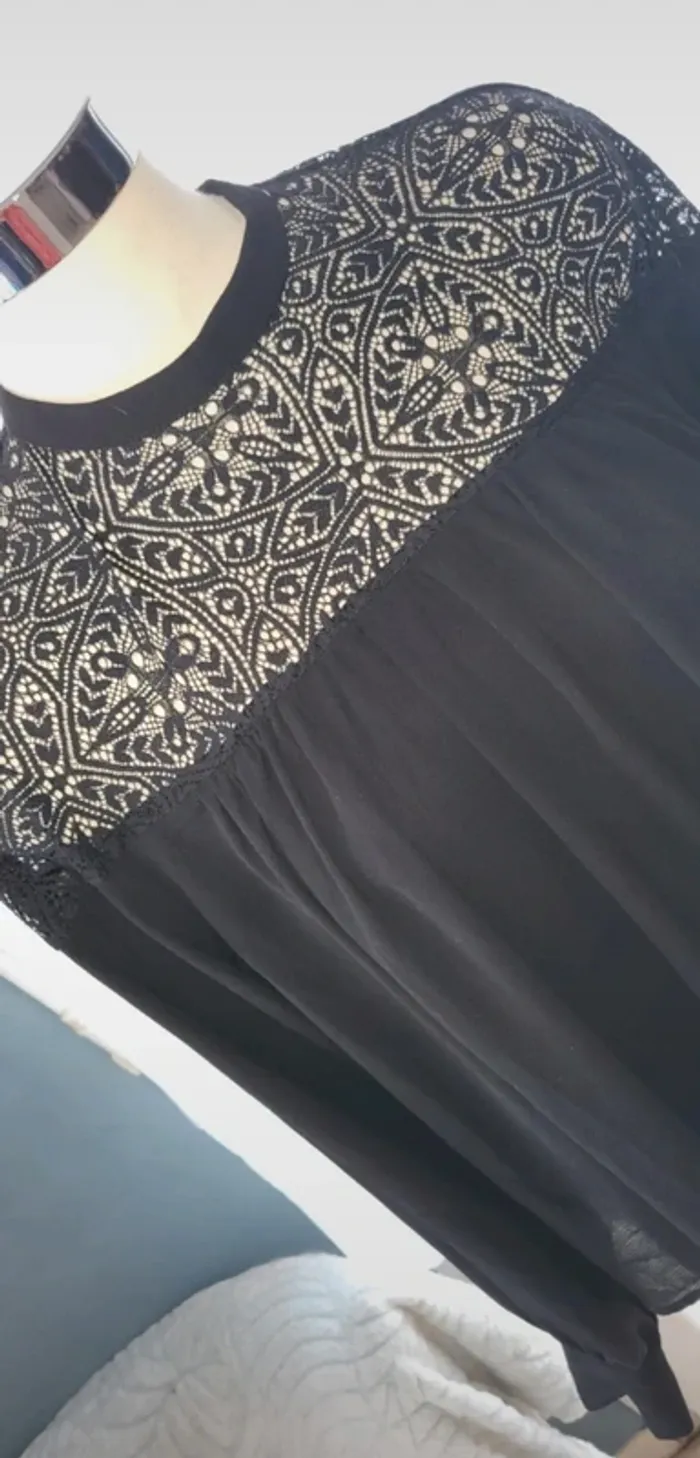 Haut noir en dentelle avec manches longues – Élégance intemporelle   38/40 - photo numéro 4