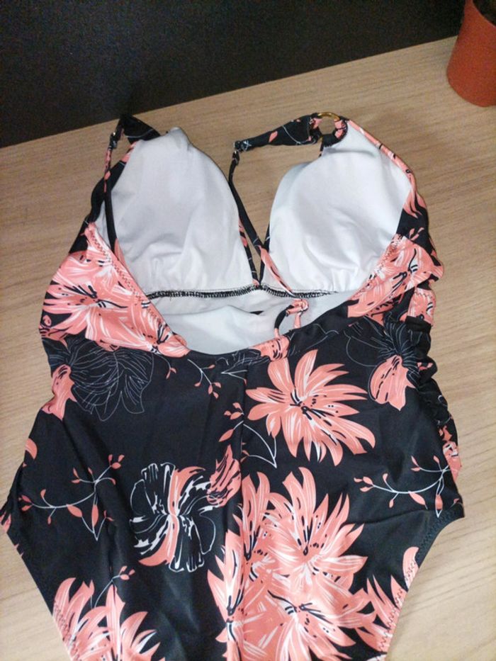 Maillot de bain neuf - photo numéro 6