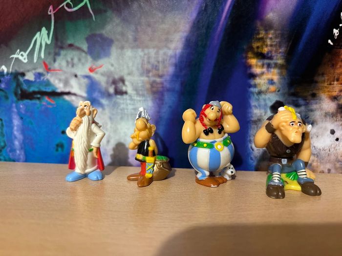 Lot 4 figurines Astérix et Obelix