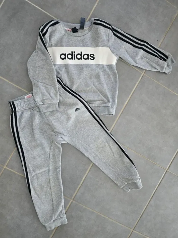 Ensemble jogging adidas gris