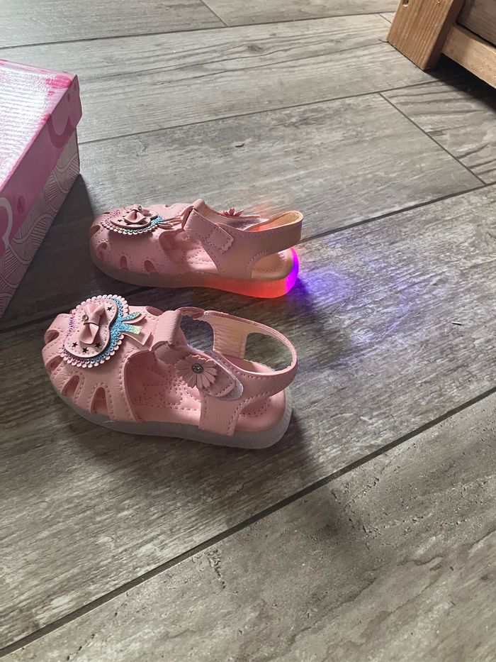 Sandales lumineuses T17 - photo numéro 3