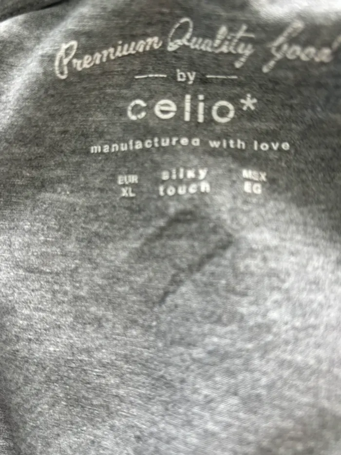 T-shirt Celio col V – Taille XL – Silky Touch - photo numéro 2