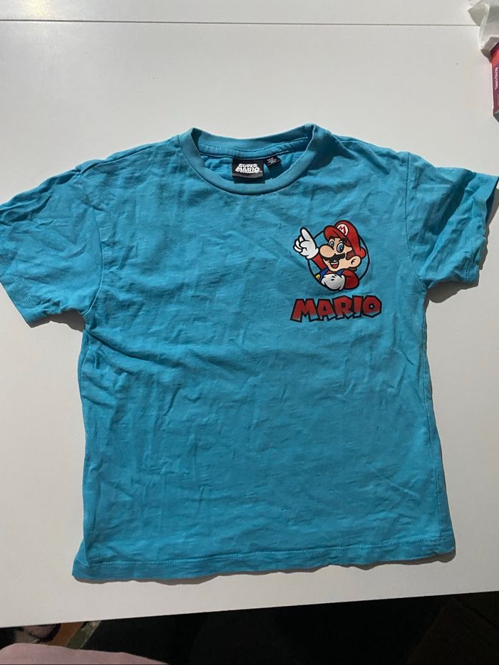 Teeshirt bleu turquoise  super Mario taille 5/6 ans