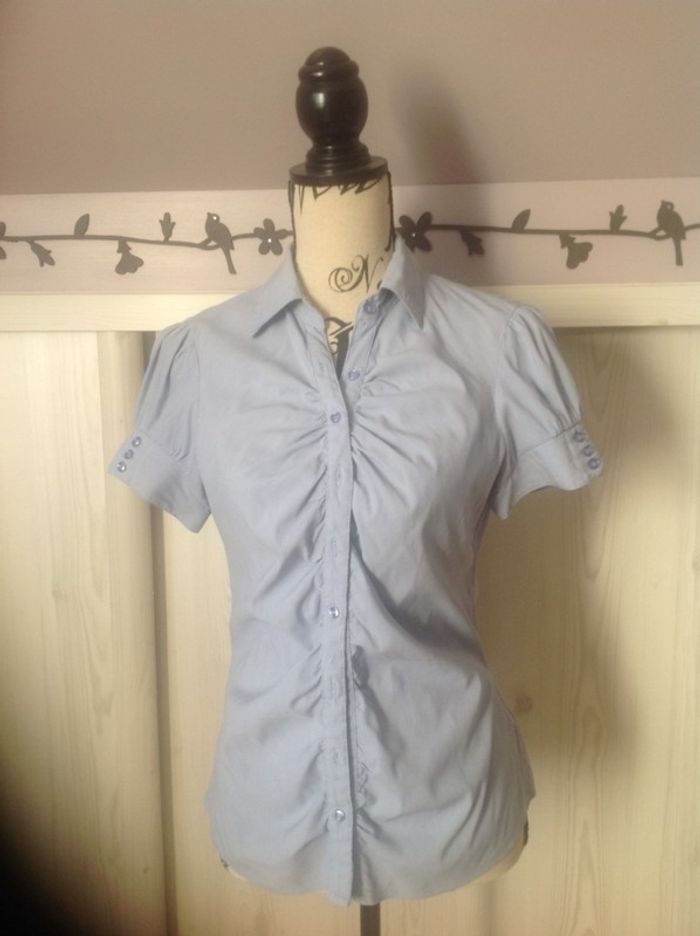 Chemisier léger à fines lignes bleues