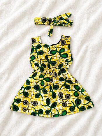 Robe en wax avec pression à l’épaule + son bandeau à nouer