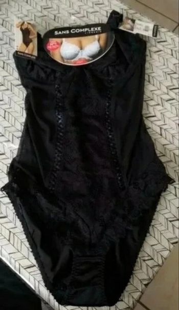 Body armatures noir Arum Sans Complexe T 90D neuf avec son étiquette