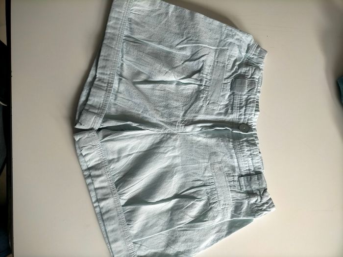 Short fille