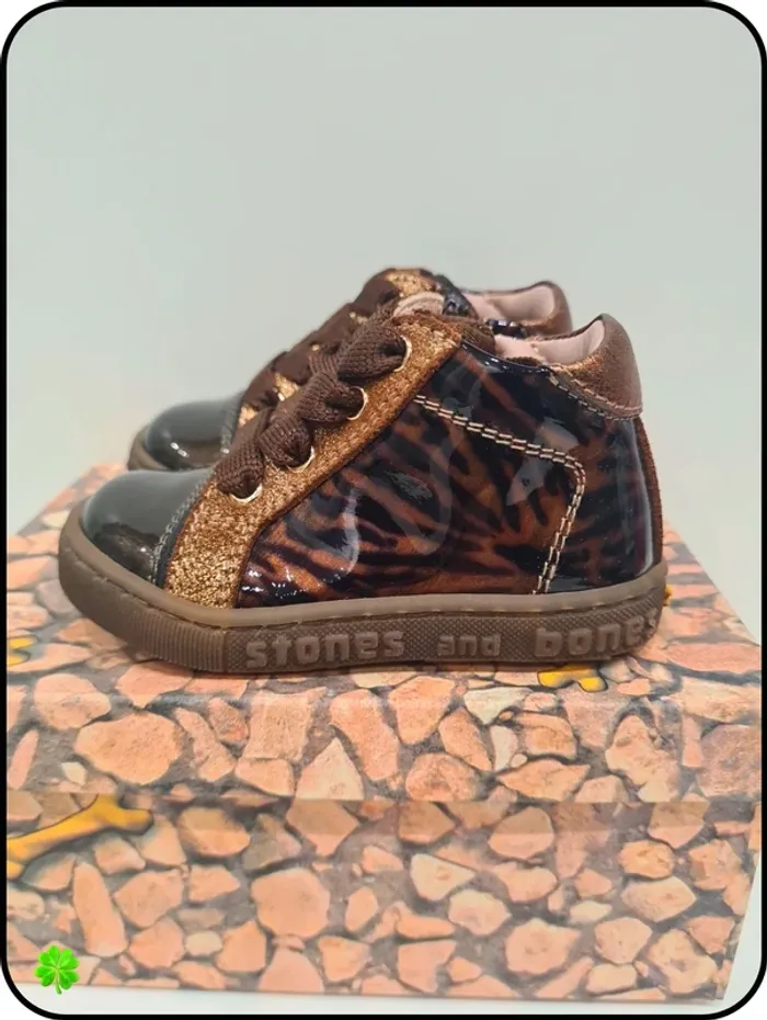 Chaussures Stones and Bones 19