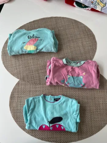 3 pyjamas taille 3 mois