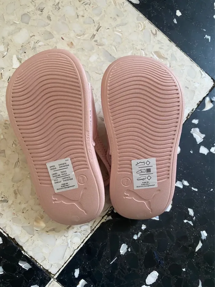 Claquettes sandales Puma rose – Pointure 25 – Neuf - photo numéro 3
