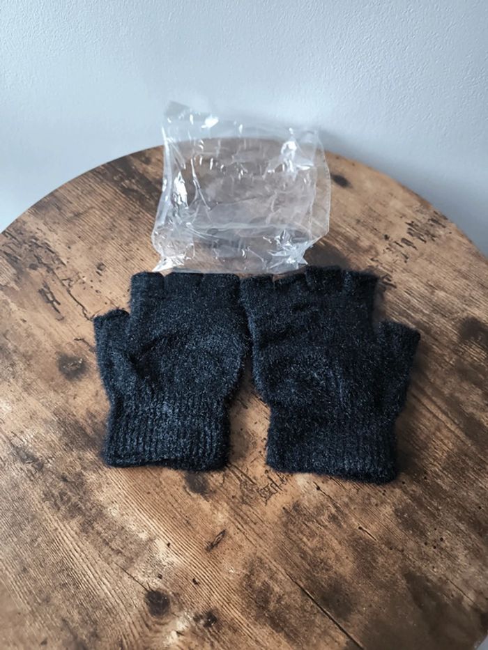 Mitaine à rabats neuf noir tout doux - photo numéro 2