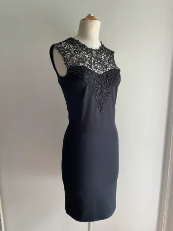 Robe noire bustier et dentelle Morgan