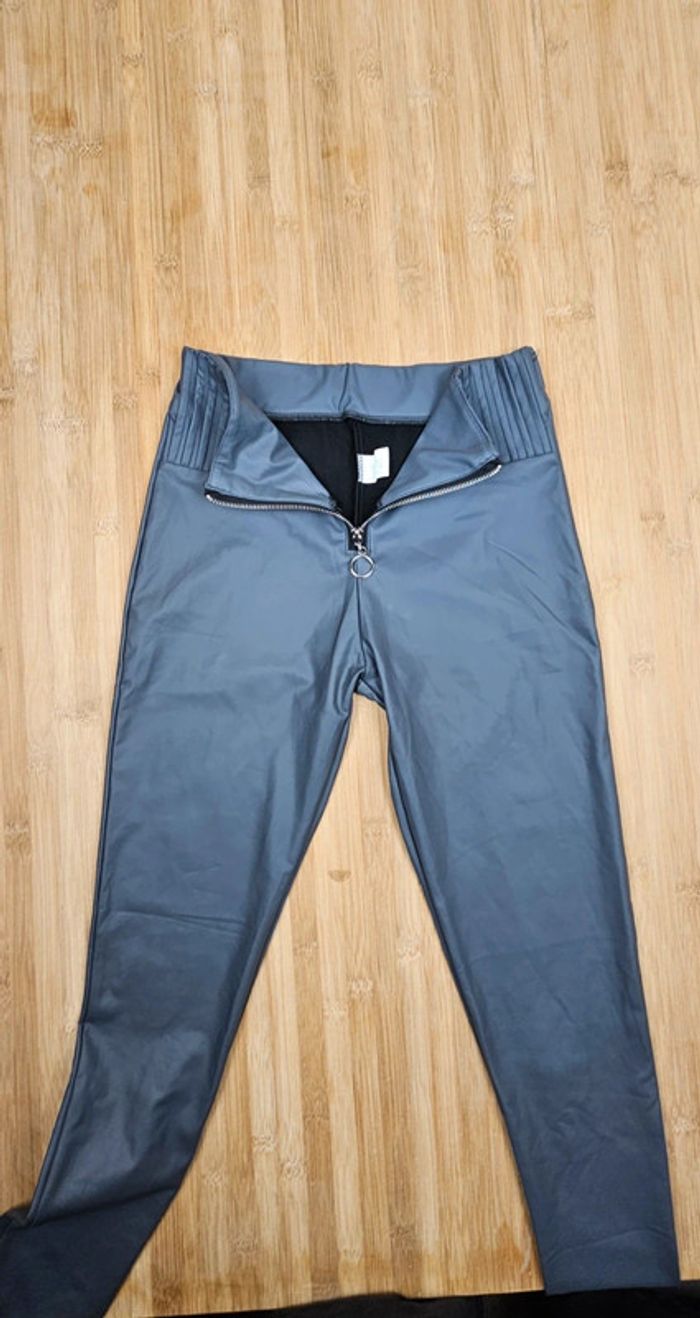 Pantalon stretch imitation cuir T:32 - photo numéro 3