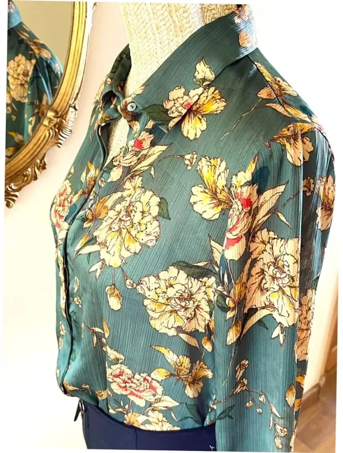 Sublime blouse chemise manche longue à boutonnage fluide motif floral Zara - photo numéro 6