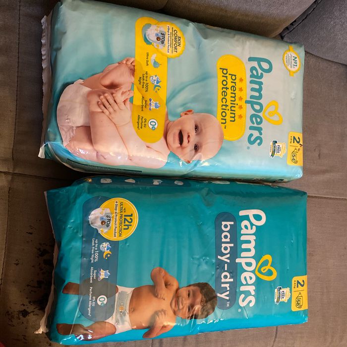 Lot 2 paquets couches Pampers taille 2