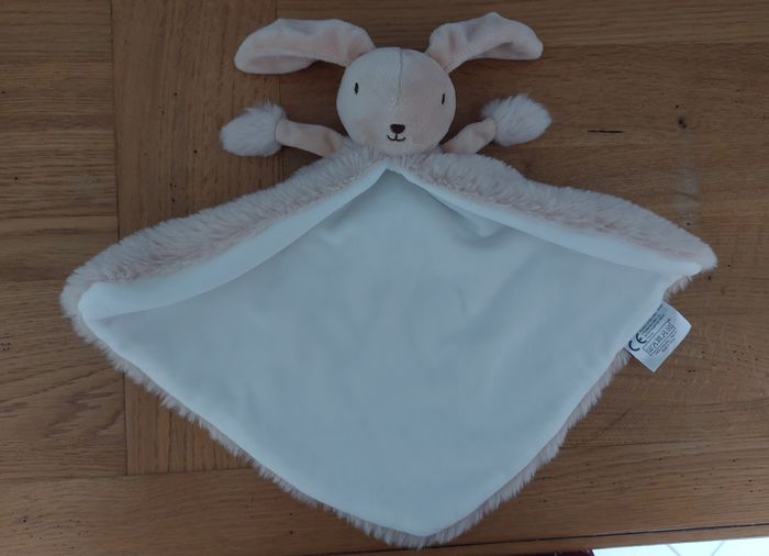 Doudou cape marionnette Valentin le lapin - Pioupiou et Merveilles - photo numéro 2