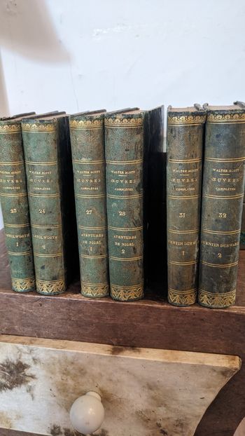 Lot de livres anciens " oeuvres complètes de Walter Scott"