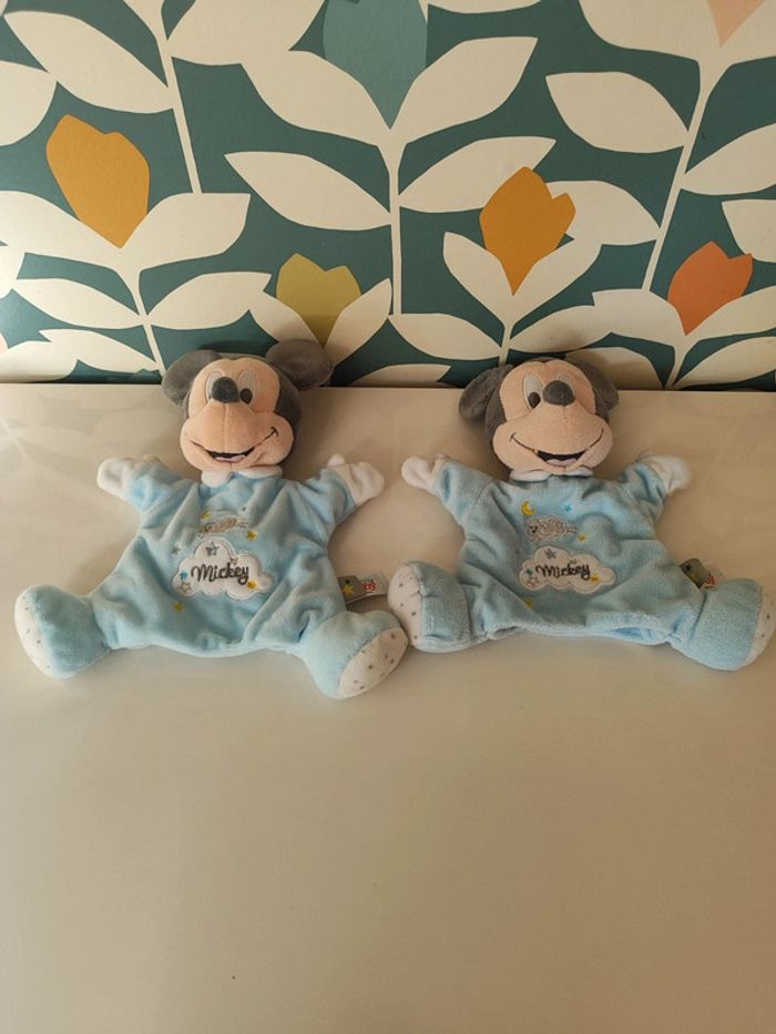 Peluche doudou marionnette Mickey Disney baby - photo numéro 4