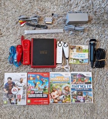 Lot Console Nintendo Wii Mini + 2 Manettes & 5 Jeux