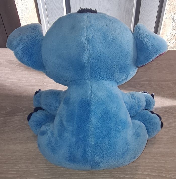 Doudou peluche Disney Lilo & Stitch lumineuse et musicale - photo numéro 2