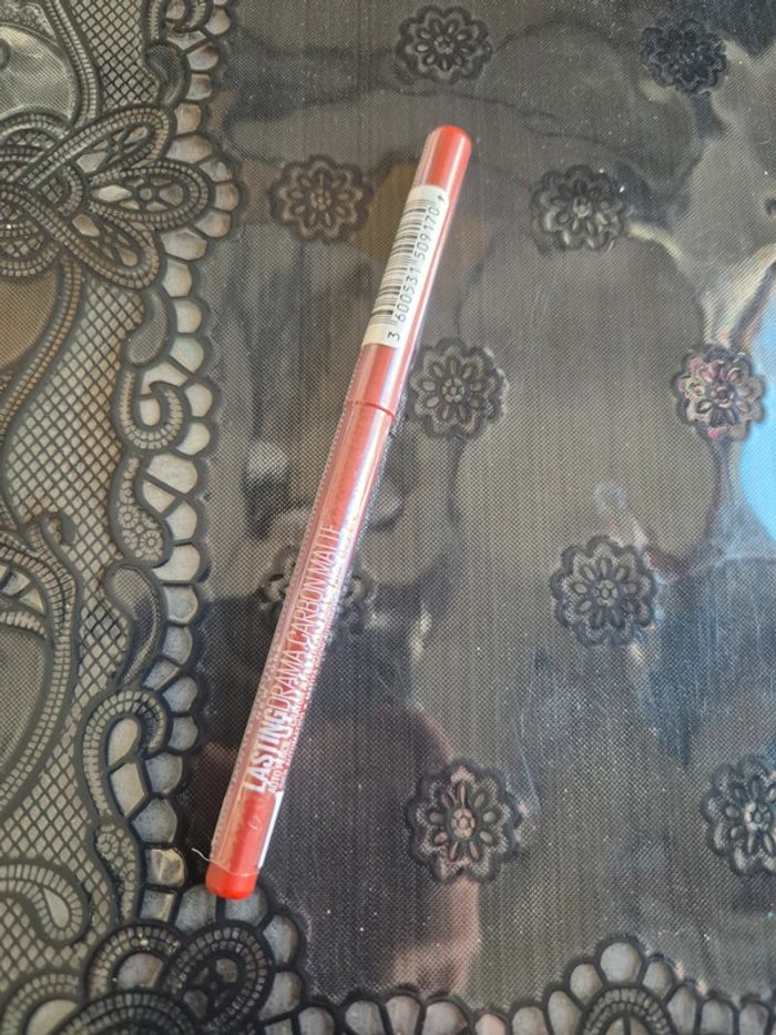 Maybelline crayon automatique